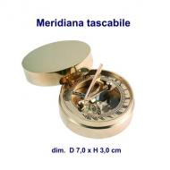 Meridiana tascabile in ottone lucido, gnomone orientato 50° N, dim. D 7,0 x H 3,0 cm